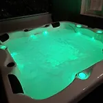 Neda With Jacuzzi بيليس