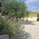 Neda With Jacuzzi شقة بيليس