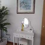 Neda With Jacuzzi شقة بيليس